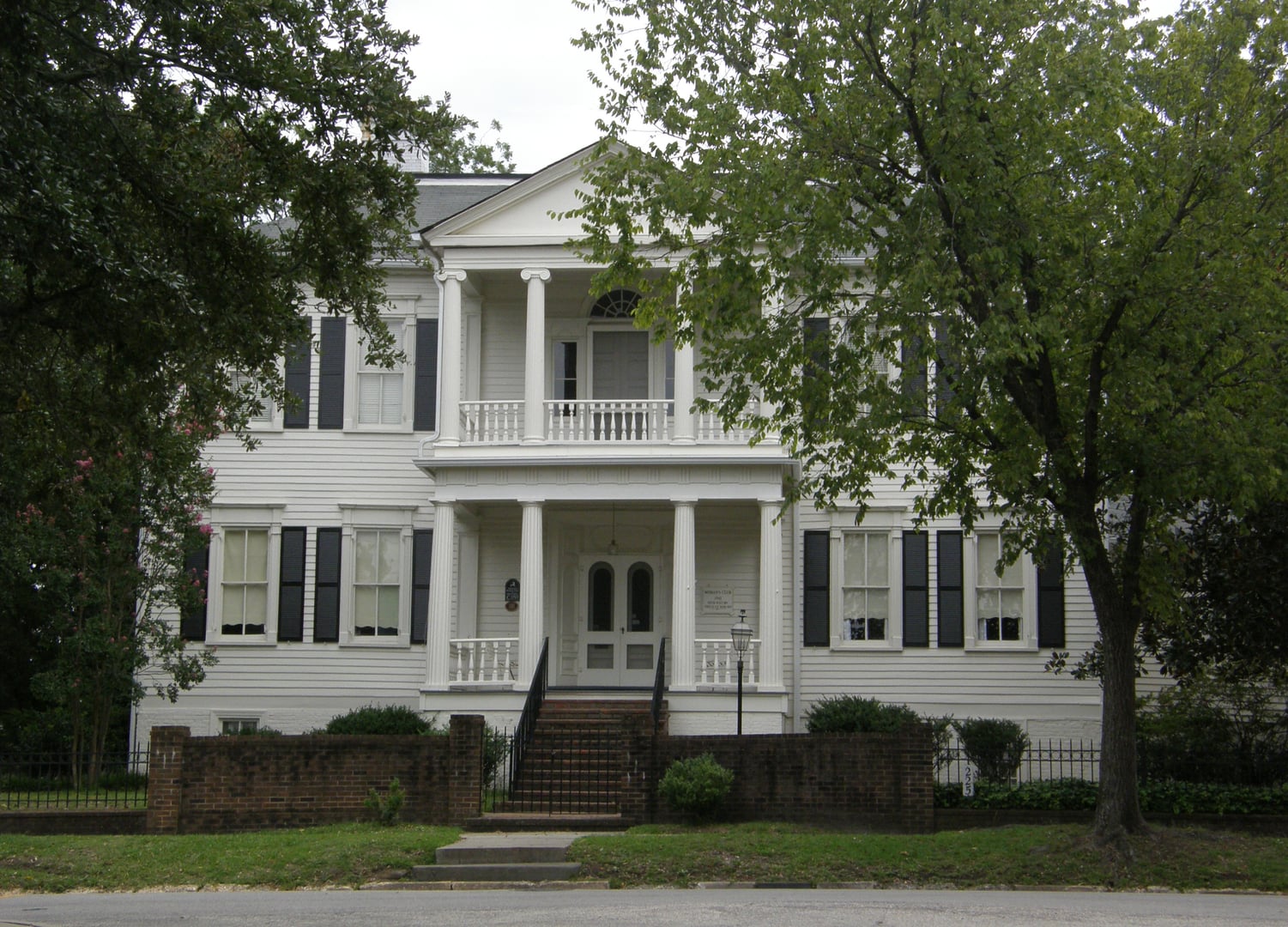 Exterior of the Sandford House at Heritage Square in Fayetteville, North Carolina, a two-story Colonial Georgian home built around 1797.