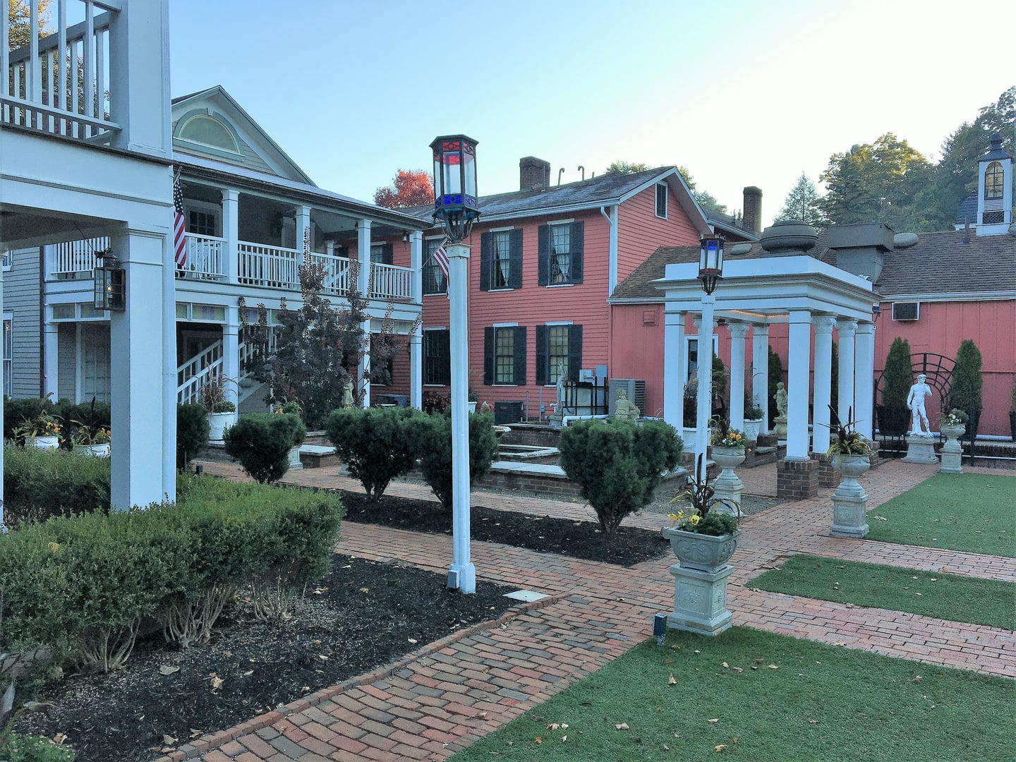 Exterior of the Buxton Inn at 313 East Broadway in Granville, Ohio, a Federal-style building from 1812