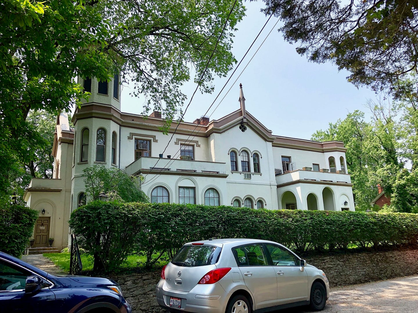 Exterior of the 1850 Victorian Stenton House (Cornell Place Apartments) at 3517-3519 Cornell Place in Cincinnati, Ohio