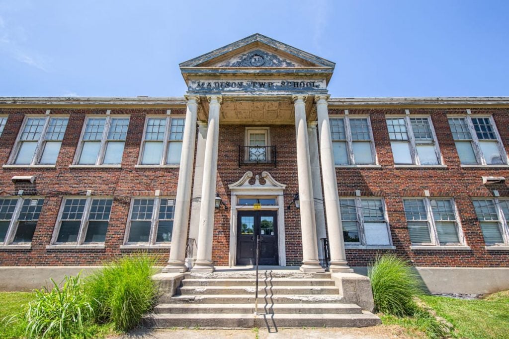 Single-story brick Poasttown Elementary School building in Middletown, Ohio