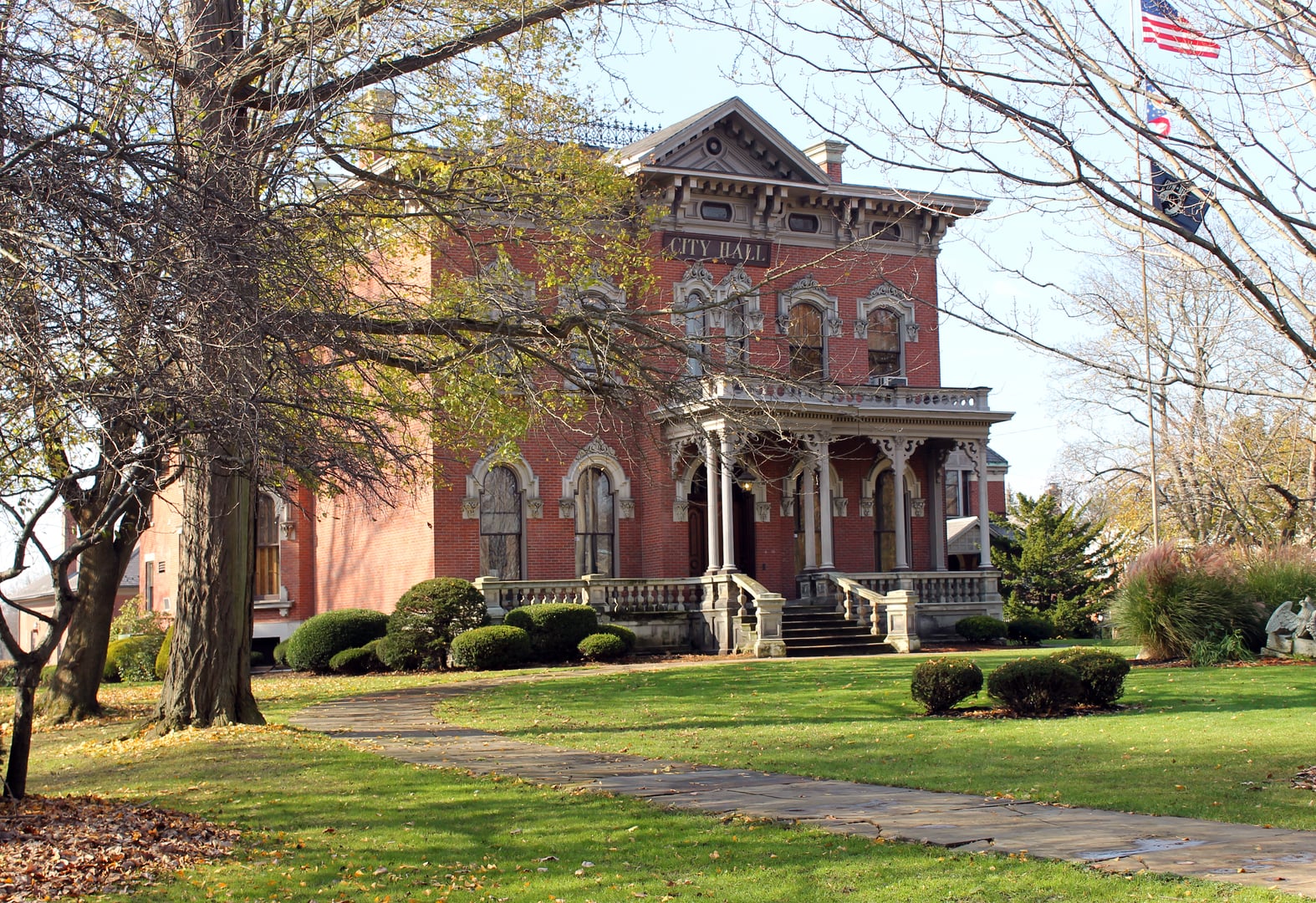 Photo of Warren City Hall (Perkins Mansion)
