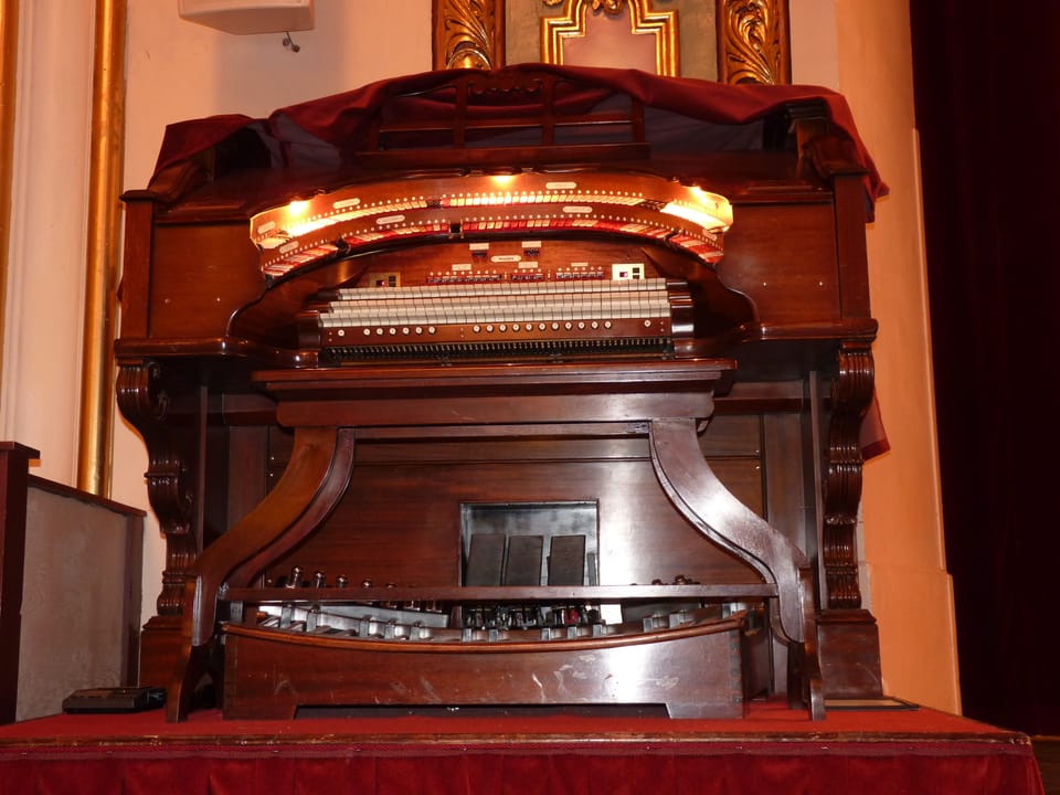 The console of the original Mighty Wurlitzer theatre organ at the Coleman Theatre, Miami, Oklahoma.