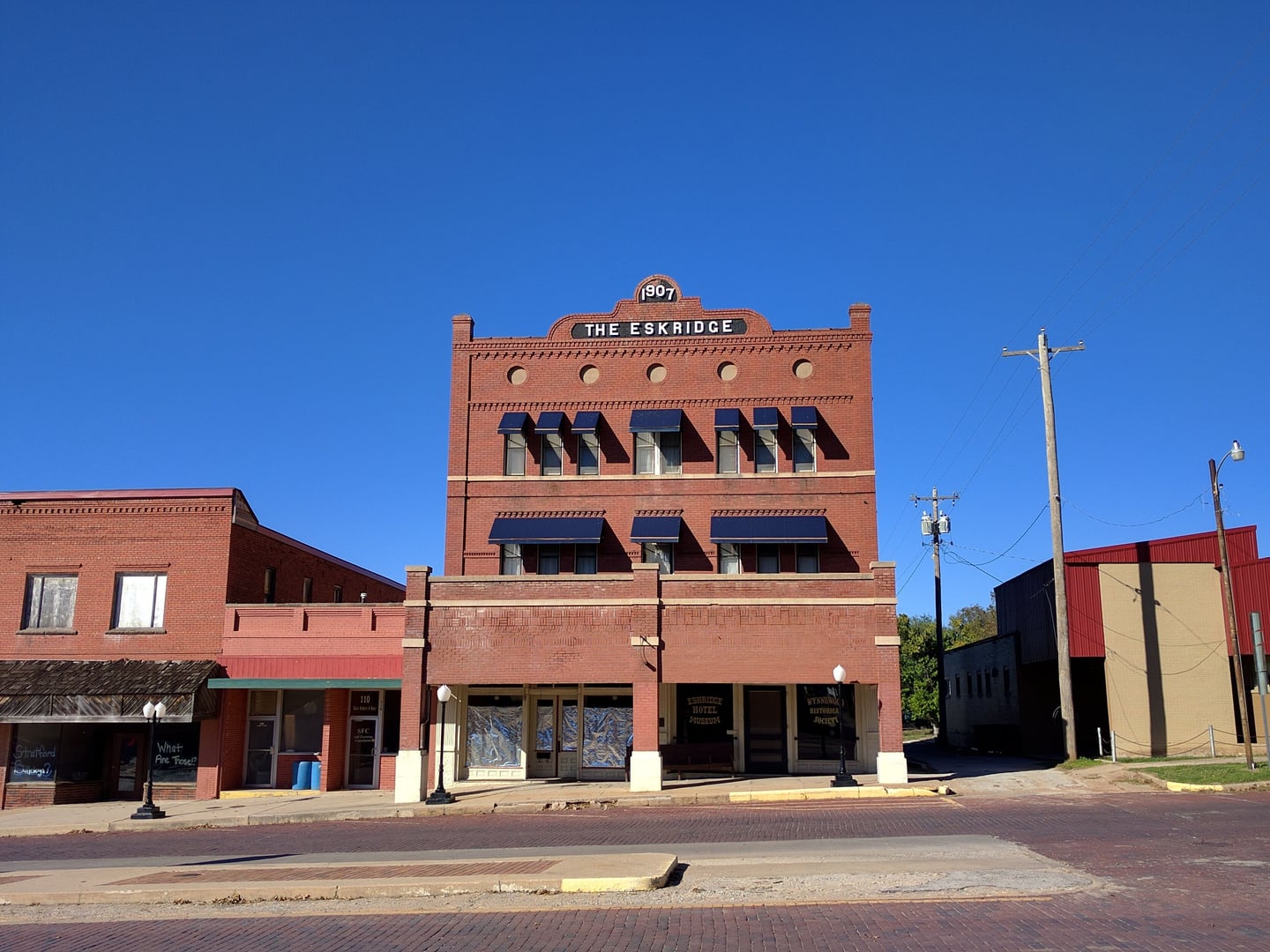 Exterior of the three-story 1907 Eskridge Hotel Museum in Wynnewood, Oklahoma.