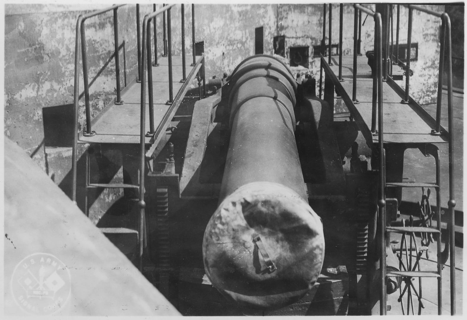 10-inch disappearing rifle gun emplacement at Battery Russell, Fort Stevens, Oregon, photographed during WWII service (c. 1942).