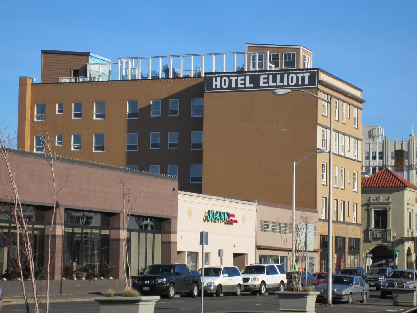 Five-story Hotel Elliott (1924) at 357 12th Street in downtown Astoria, Oregon, rebuilt after the Great Astoria Fire.