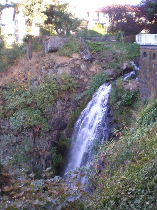 Wah-Gwin-Gwin Falls on the hotel grounds, Hood River, Oregon, 2011.