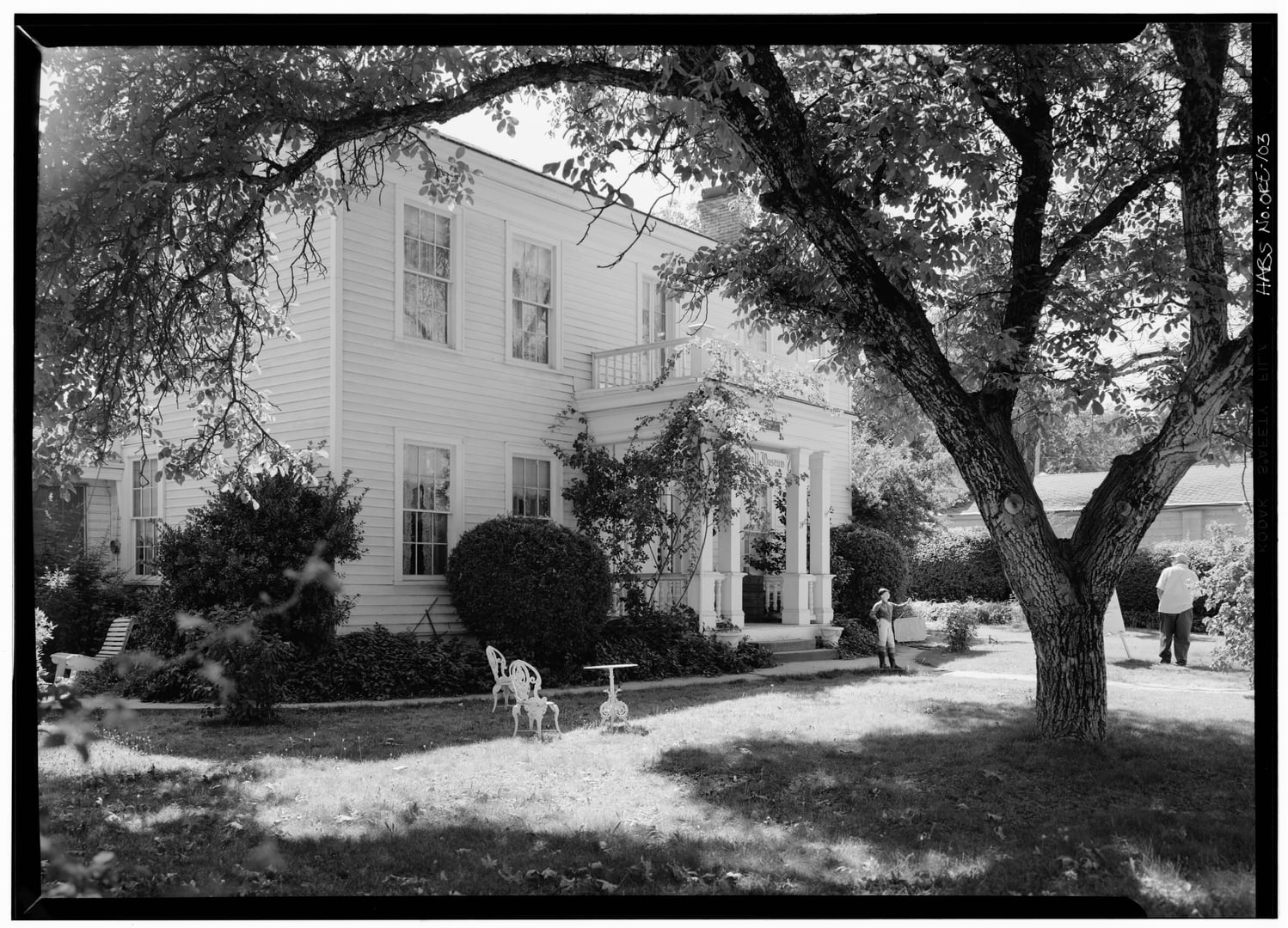 McCully House historic 1860 Gothic Revival home at 240 East California Street, Jacksonville, Oregon (HABS 1971)