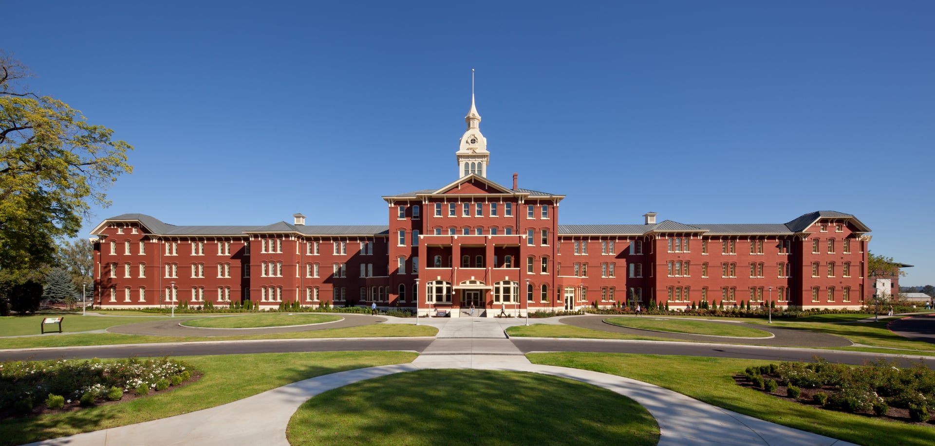 Oregon State Hospital west facade in Salem, Oregon, photographed by Josh Partee.