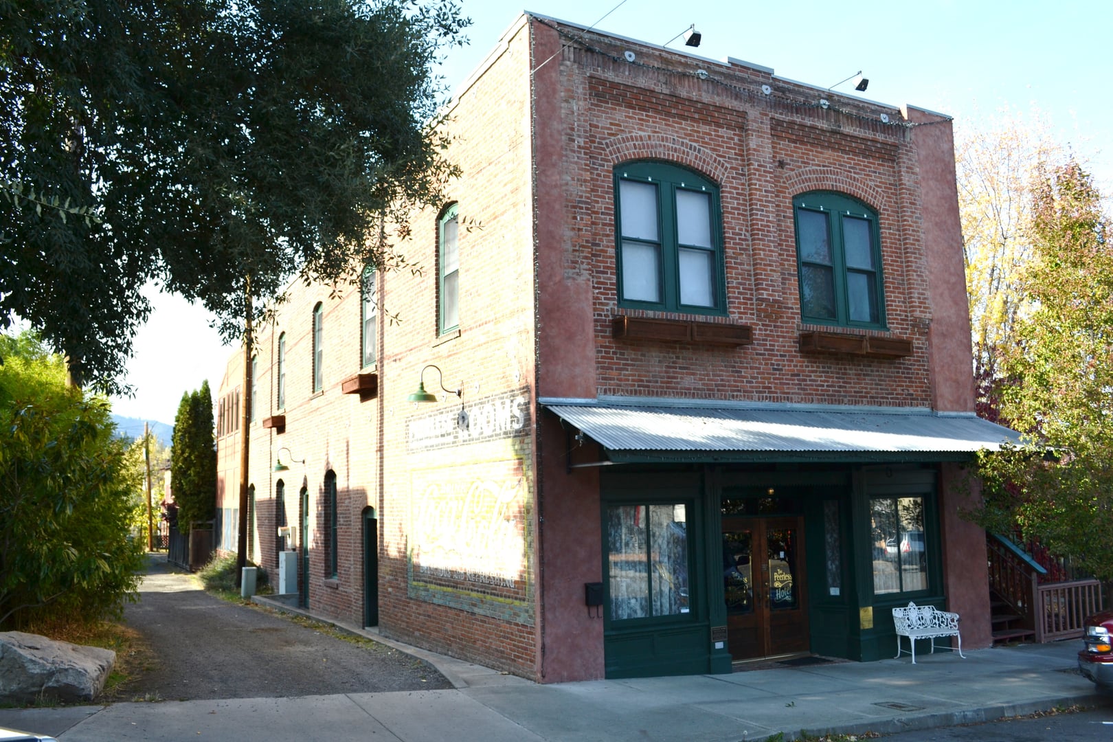 Photo of The Peerless Hotel