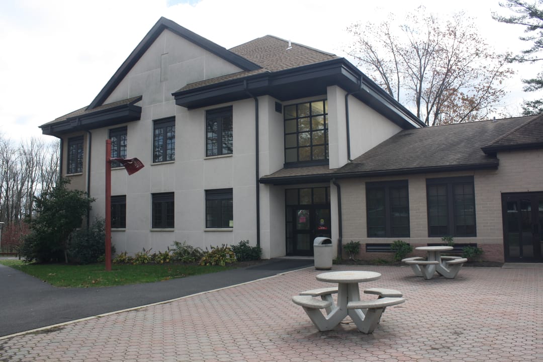 en:Bucks County Community College is a two-year community college located in Bucks County, Pennsylvania, near Philadelphia. Allied Health Building: Continuing Education Nursing Program, LPN Program, Radiography Program.