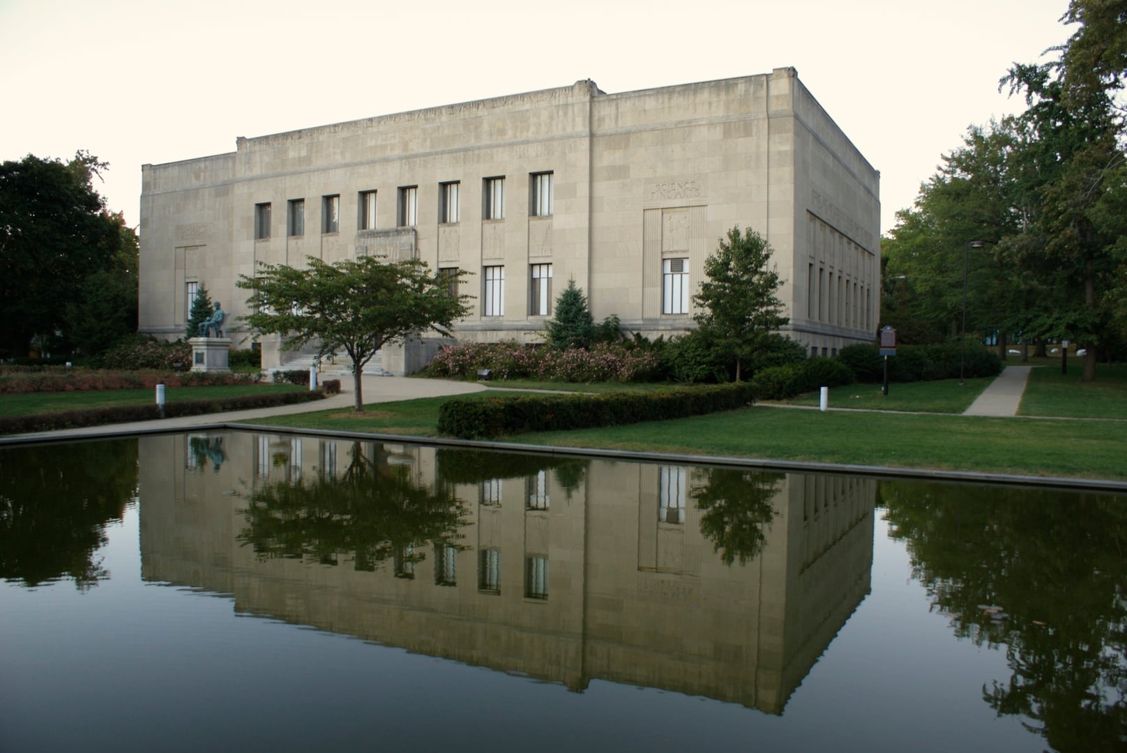 Exterior of the Everhart Museum of Natural History, Science & Art in Nay Aug Park, Scranton, Pennsylvania