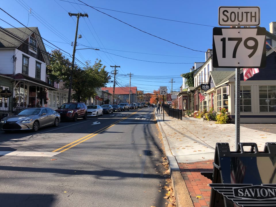 View south along Pennsylvania State Route 179 (Bridge Street) just south of Pennsylvania State Route 32 (Main Street) in New Hope, Bucks County, Pennsylvania