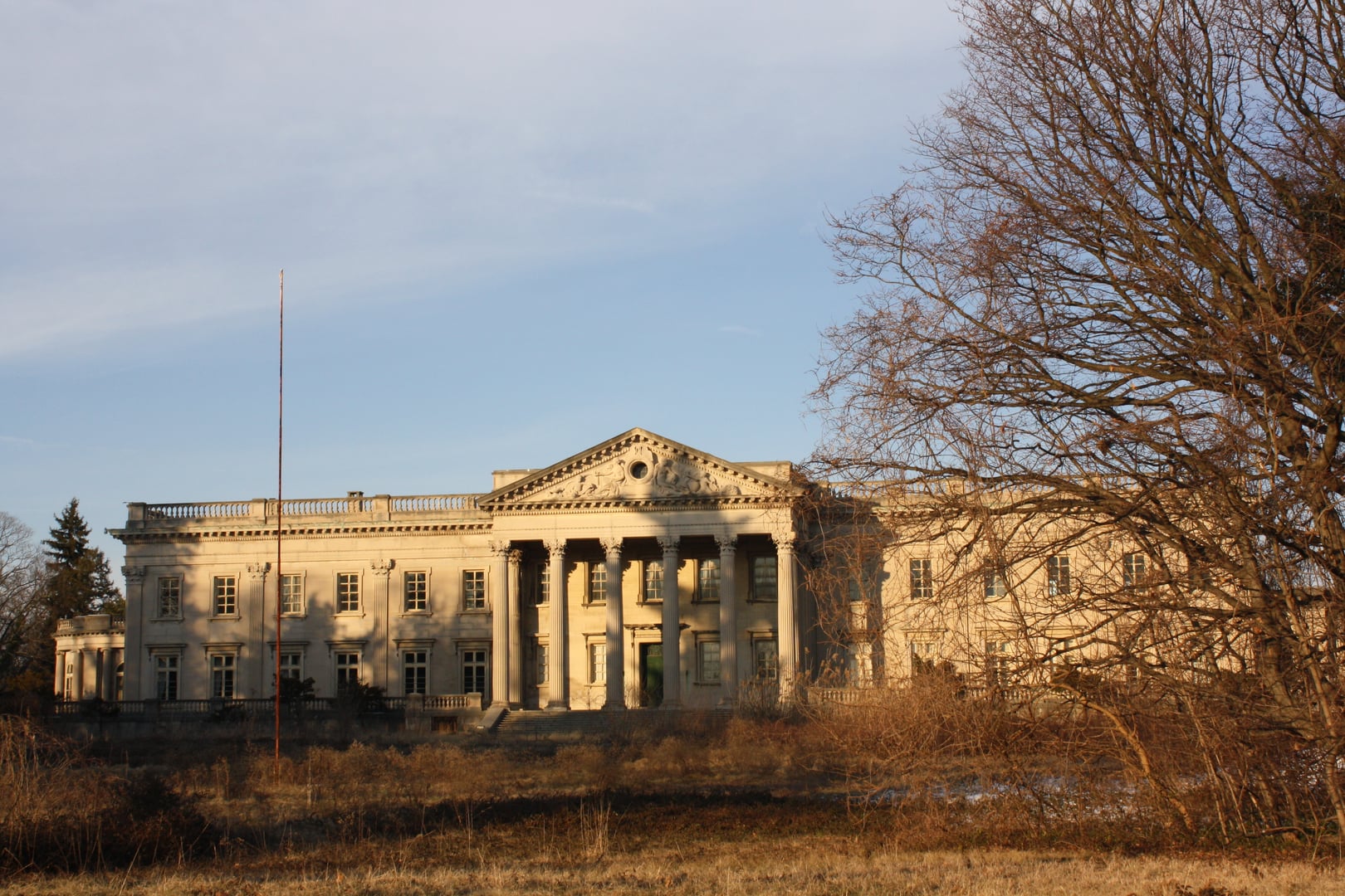 Exterior of Lynnewood Hall, a 110-room Neoclassical Revival mansion by Horace Trumbauer in Elkins Park, Pennsylvania