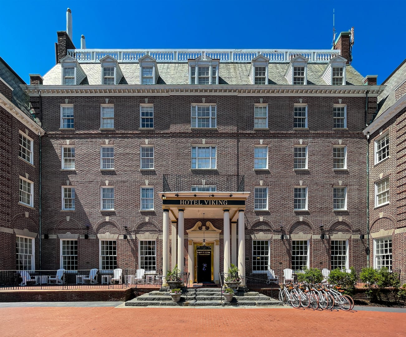Hotel Viking in Newport Rhode Island, historic Georgian Revival brick hotel exterior