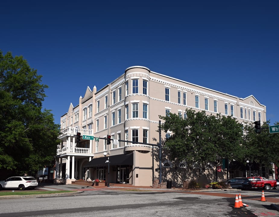 Hotel Chiquola's rounded corner bay and ground-floor portico as the building stands today on the Plaza at W Whitner Street, Anderson, South Carolina.