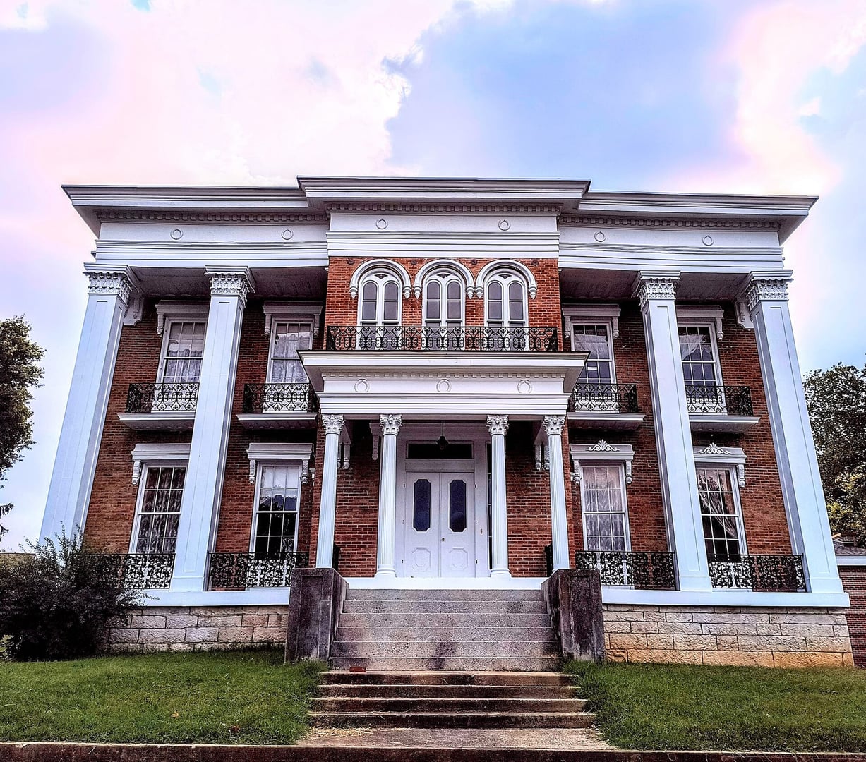 Exterior of Smith-Trahern Mansion, an 1858 Greek Revival and Italianate antebellum home with a widow's walk on a bluff in Clarksville, Tennessee