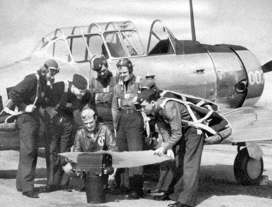 Brooks Field - Observation Cadets and Training Instructor with O-47