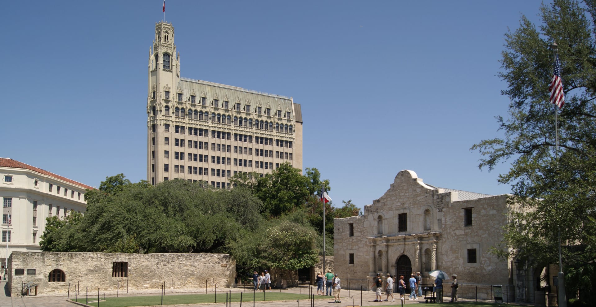 The Alamo mission chapel facade with its iconic curved gable, the historic 1718 Spanish mission and 1836 battle site in San Antonio, Texas