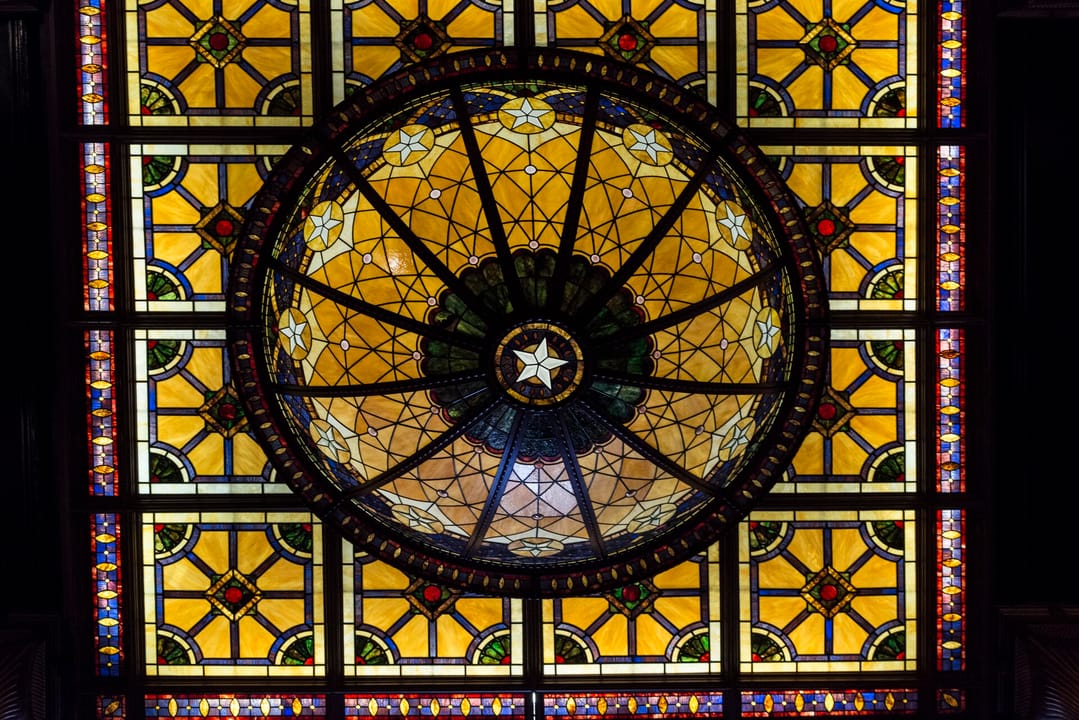 The Driskill's stained-glass dome skylight over the lobby rotunda, centered on a Texas Lone Star; photographed 2014 by Carol M. Highsmith for the Library of Congress.