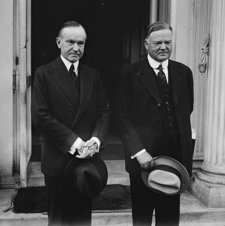 Title: The President-elect arrives at the White House. President-elect Hoover called at the White House [...]ly today, his first day in the Capital since his [...]th American tour, and conferred at length with President Coolidge
Abstract/medium: 1 negative : glass ; 4 x 5 in. or smaller