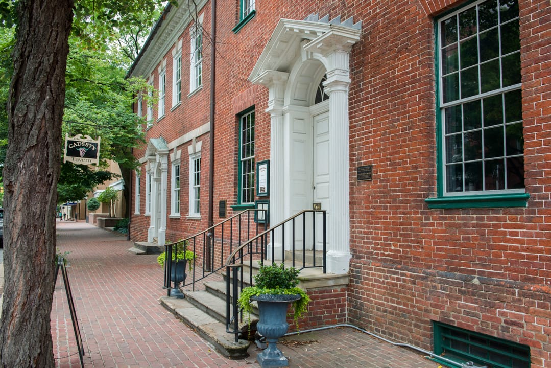 Brick exterior of Gadsby's Tavern on North Royal Street in Old Town Alexandria, Virginia