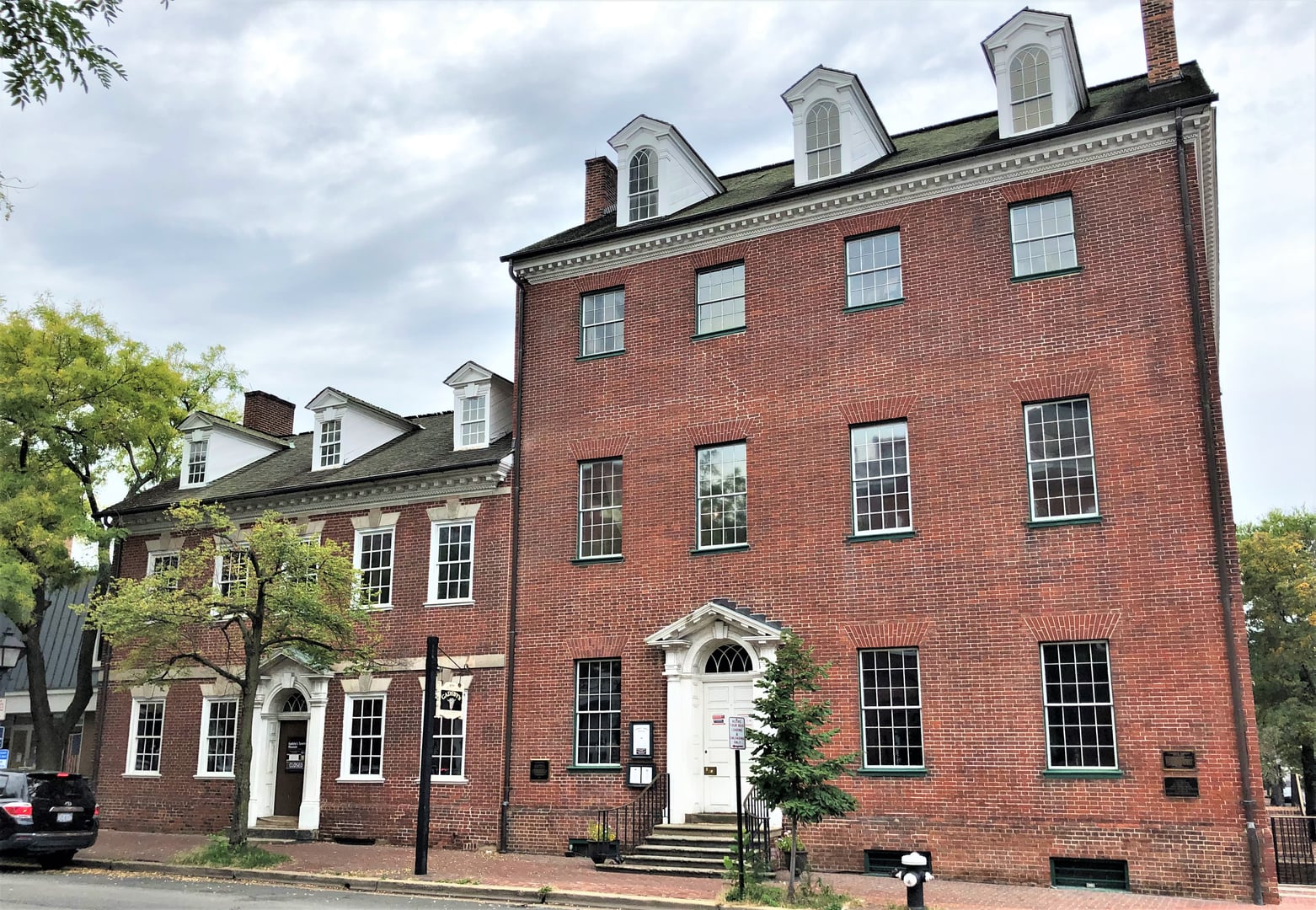 Brick exterior of Gadsby's Tavern on North Royal Street in Old Town Alexandria, Virginia