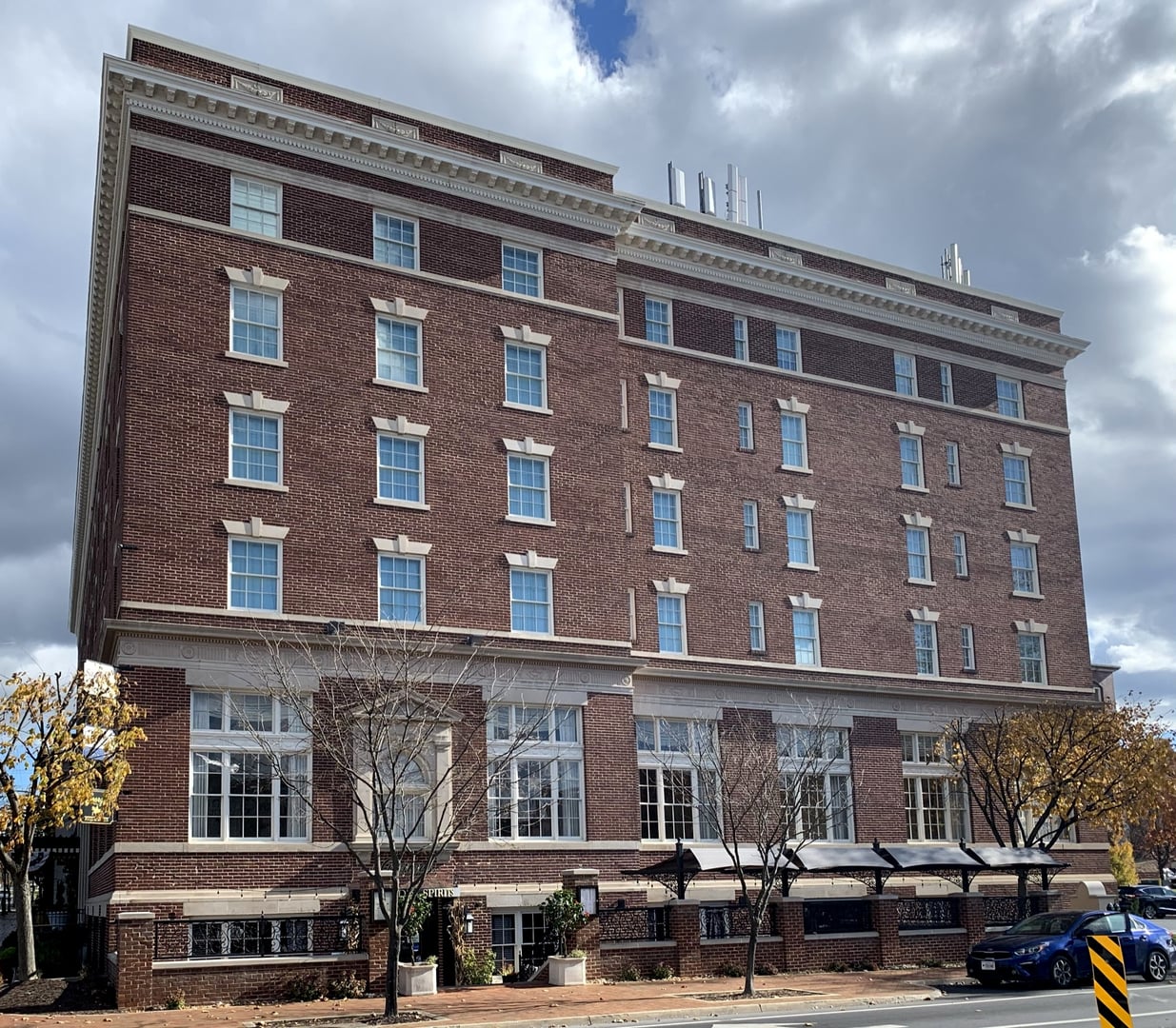 Photo of George Washington Hotel
