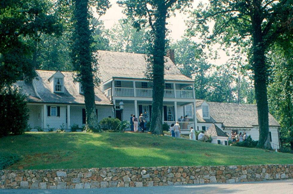 Exterior of Michie Tavern, the 1784 tavern relocated to Thomas Jefferson Parkway near Monticello