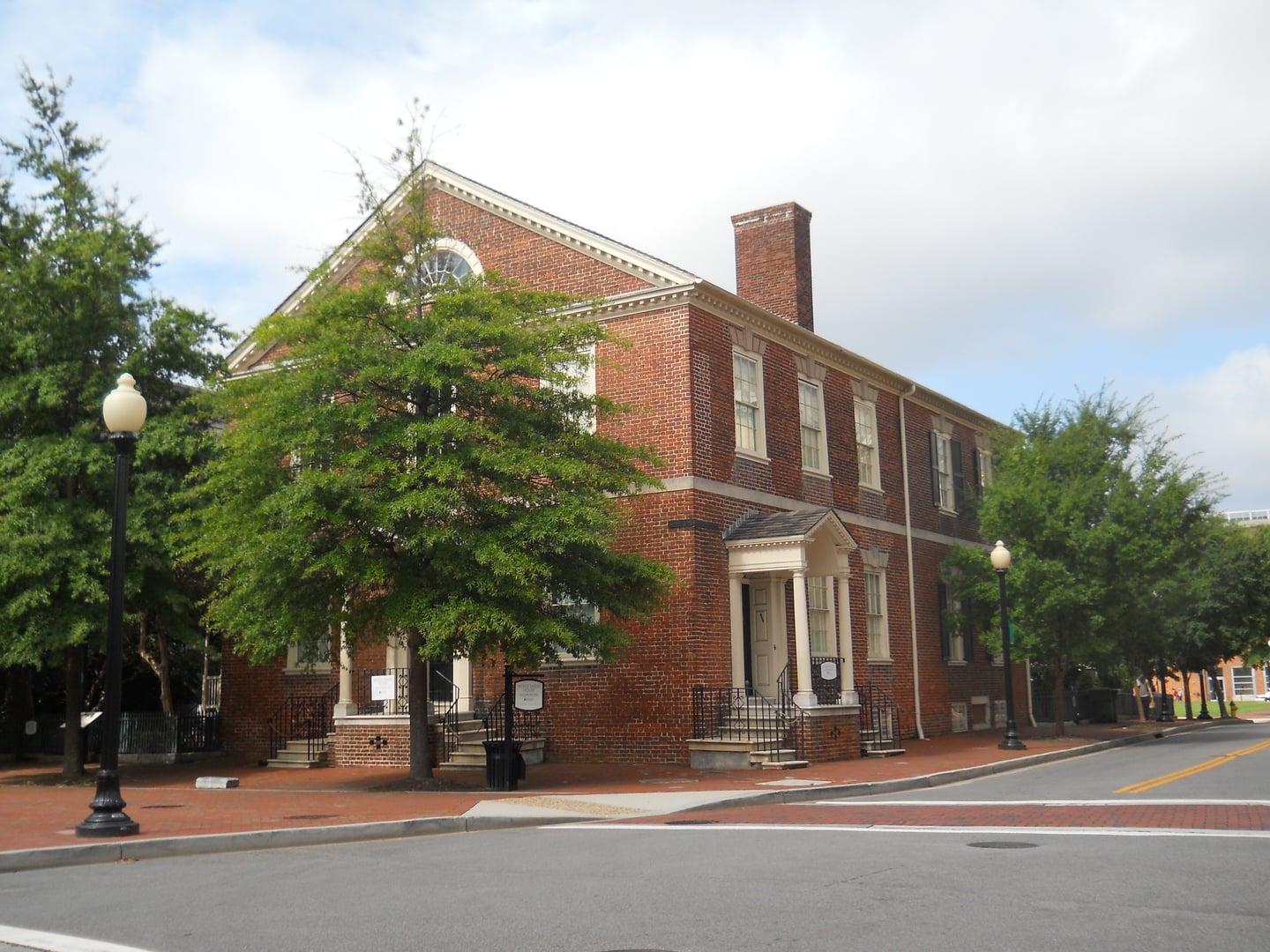 Federal-era brick exterior of the 1792 Moses Myers House at East Freemason and North Bank Streets in Norfolk, Virginia.