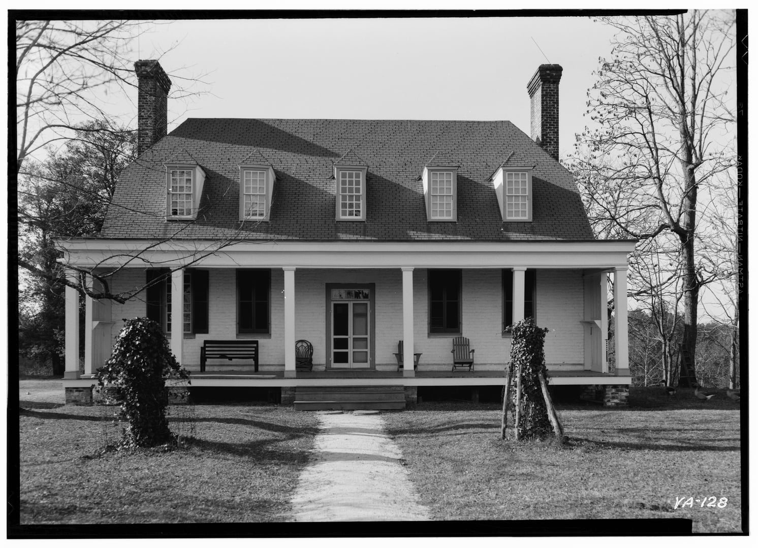 HABS archival photograph of the colonial-era brick exterior of Old Mansion at 200 South Main Street in Bowling Green, Caroline County, Virginia
