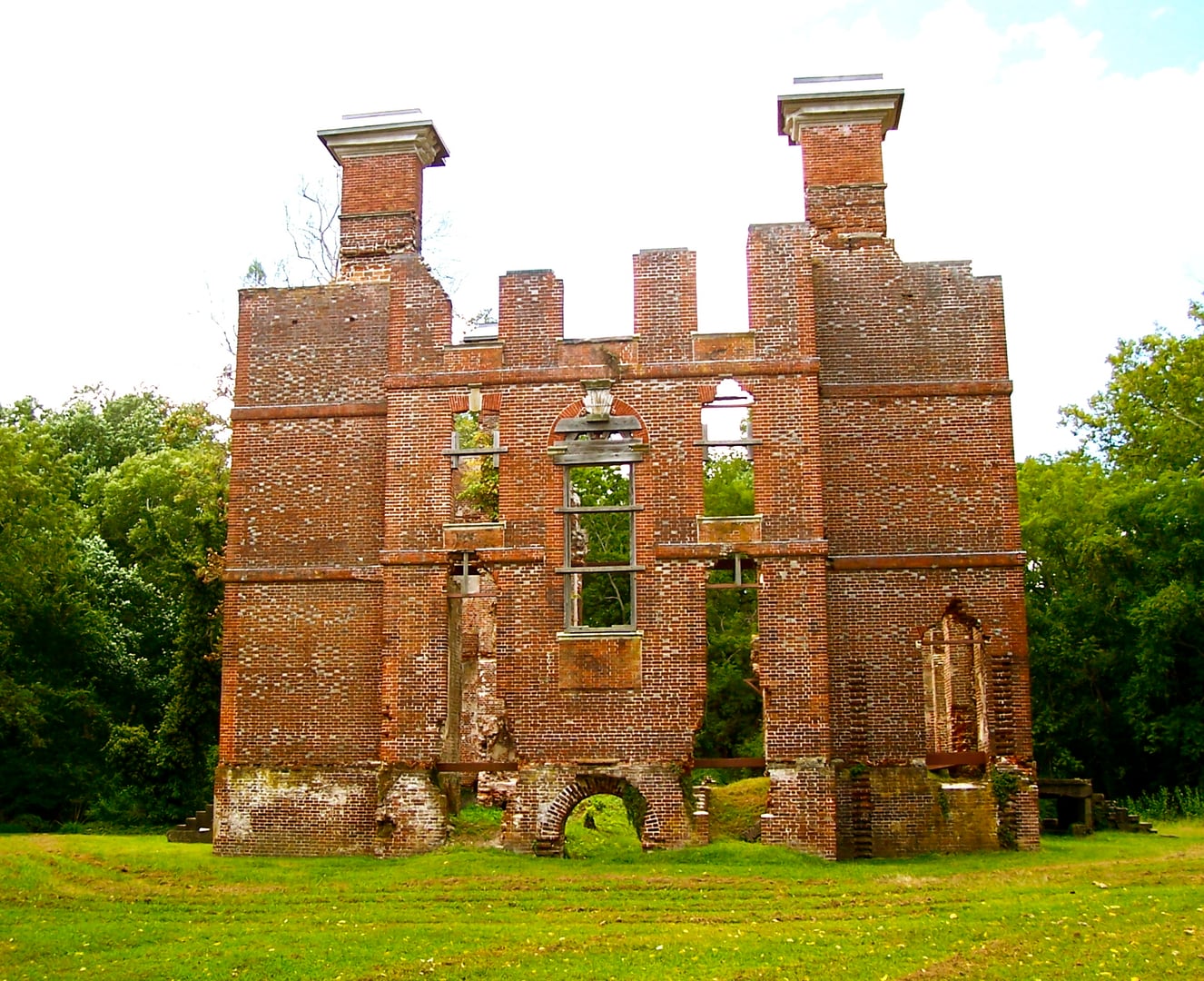 The surviving brick chimney and wall ruins of Rosewell Plantation in Gloucester County, Virginia, remnants of the grandest colonial mansion in 18th-century America