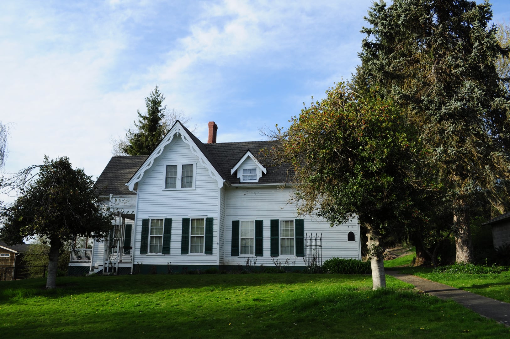 Exterior of the Bigelow House Museum at 918 Glass Avenue NE in Olympia, Washington, showing its Carpenter Gothic architecture