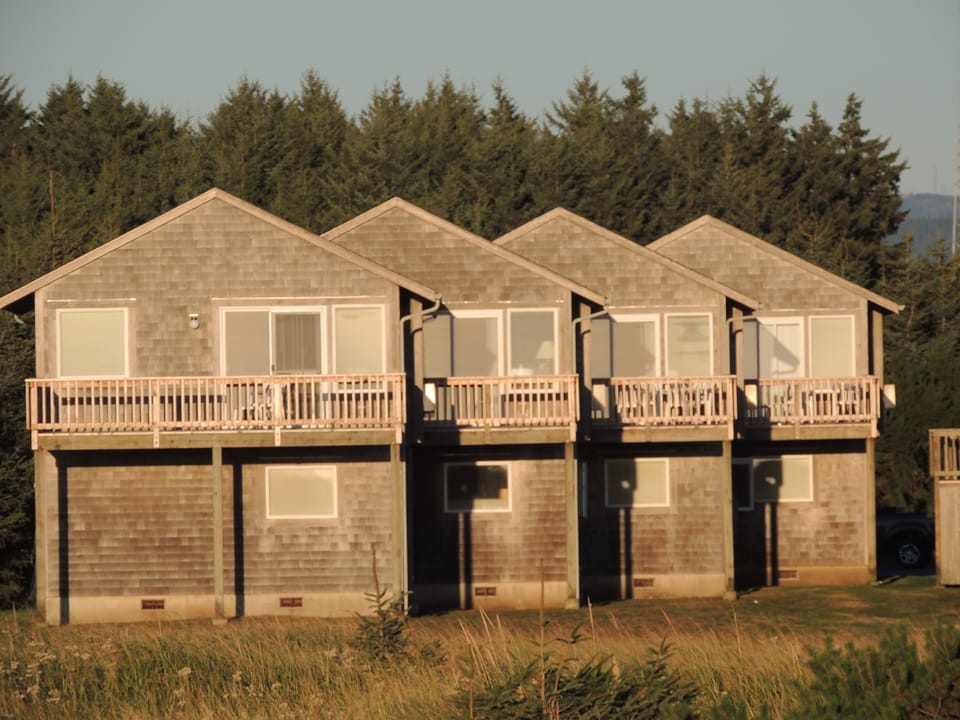 Lighthouse Oceanfront Resort condo buildings in Long Beach, Washington
