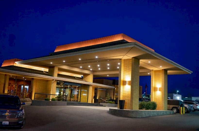 Mirabeau Park Hotel at 1100 N Sullivan Road in Spokane Valley, Washington