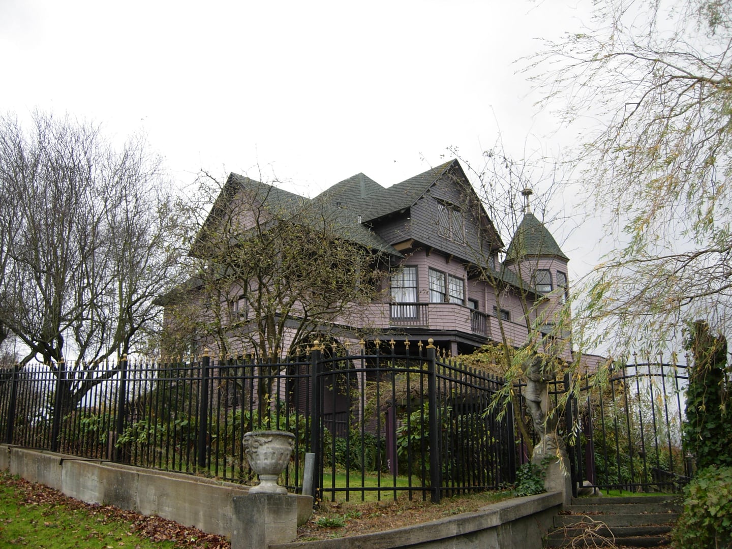 Exterior of Wardner's Castle at 1103 15th Street in the Fairhaven neighborhood of Bellingham, Washington, showing its Queen Anne style architecture