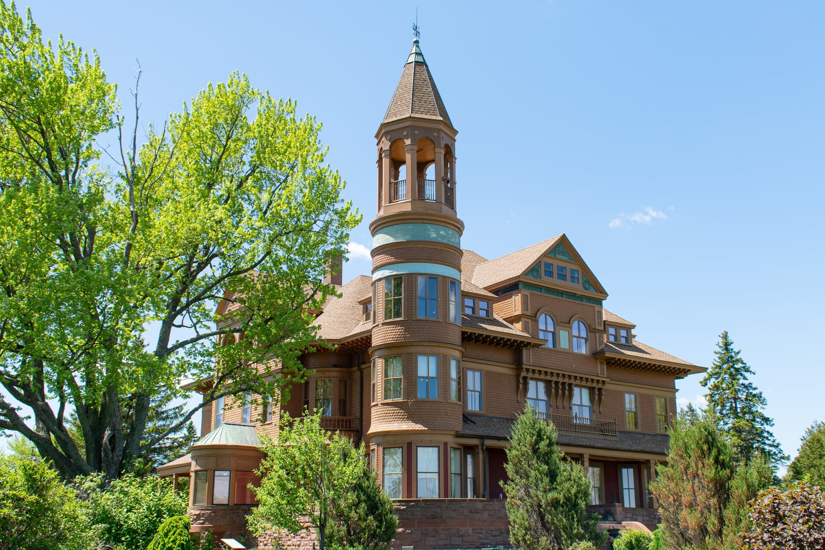Queen Anne facade of the Martin Pattison House (Fairlawn Mansion) in Superior, Wisconsin