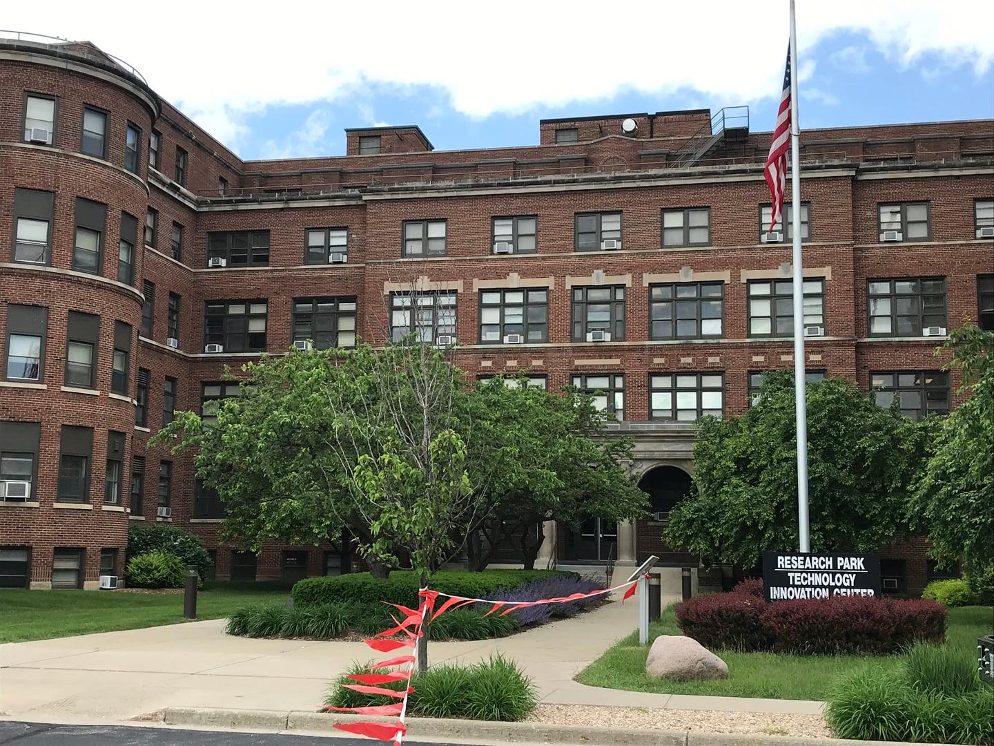 Muirdale Tuberculosis Sanatorium building in Wauwatosa, Wisconsin — 1915 Milwaukee County facility on Watertown Plank Road