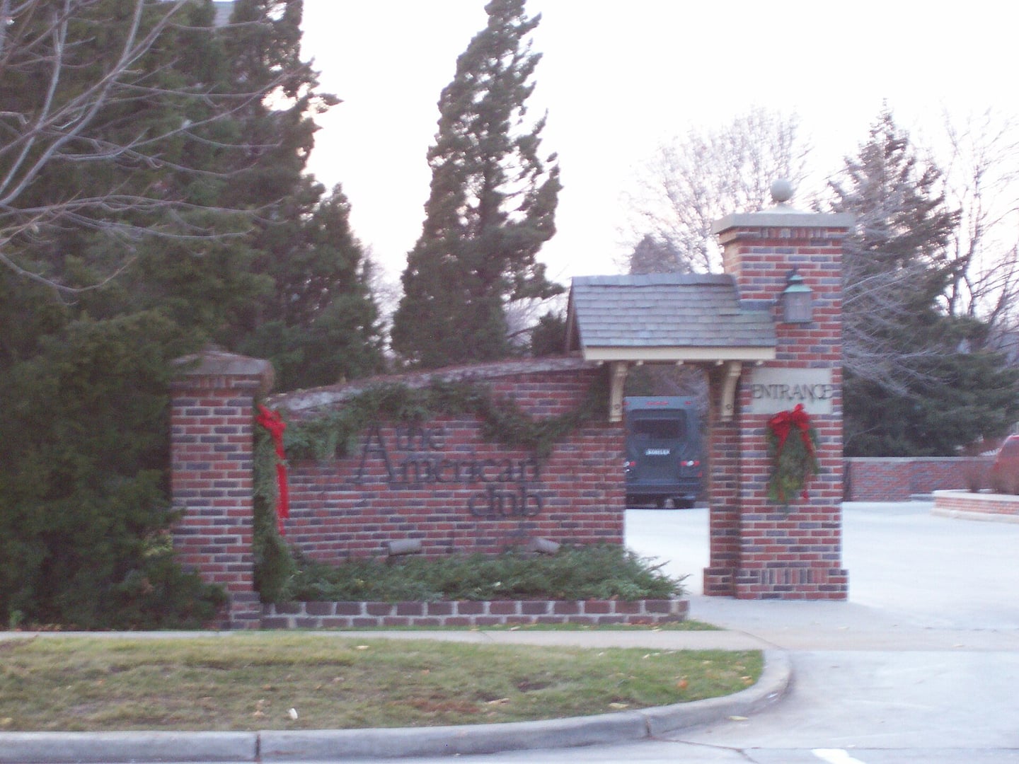 Entrance of The American Club, the 1918 Tudor-style luxury resort at 419 Highland Drive in Kohler, Wisconsin — built as immigrant-worker housing for the Kohler Company